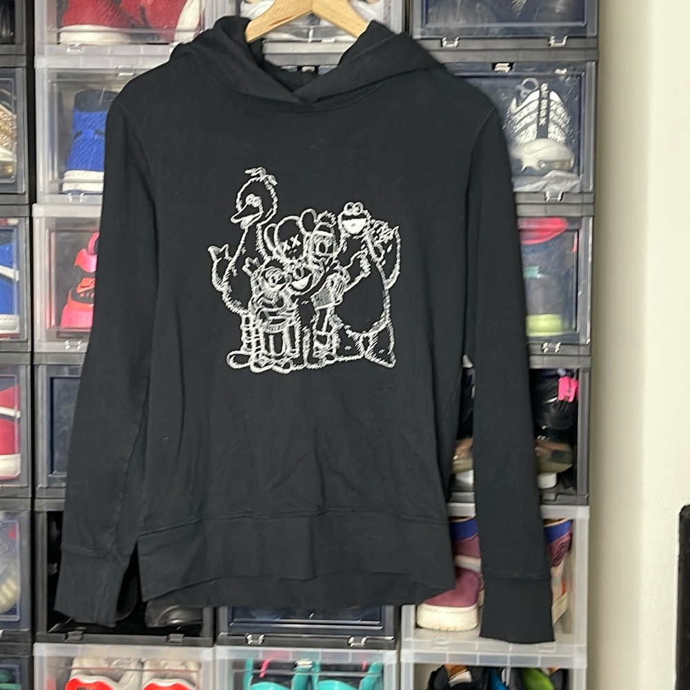 Uniqlo Seaseme Street x KAWS hoodie - size M